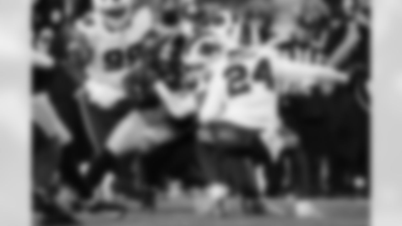 Pittsburgh Steelers vs Buffalo Bills, Regular Season, November 30, 2025 at Acrisure Stadium.