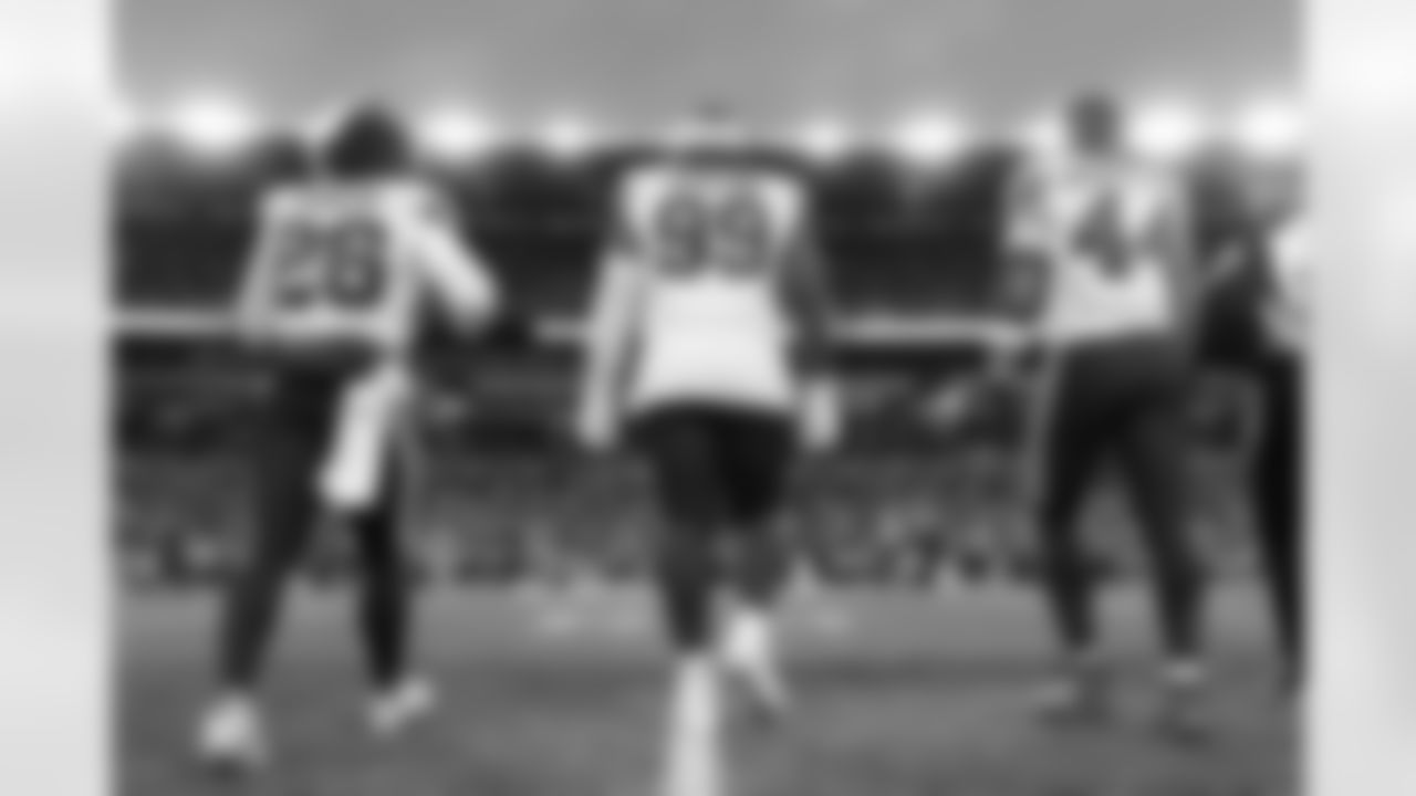 Pittsburgh Steelers vs Buffalo Bills, Regular Season, November 30, 2025 at Acrisure Stadium.