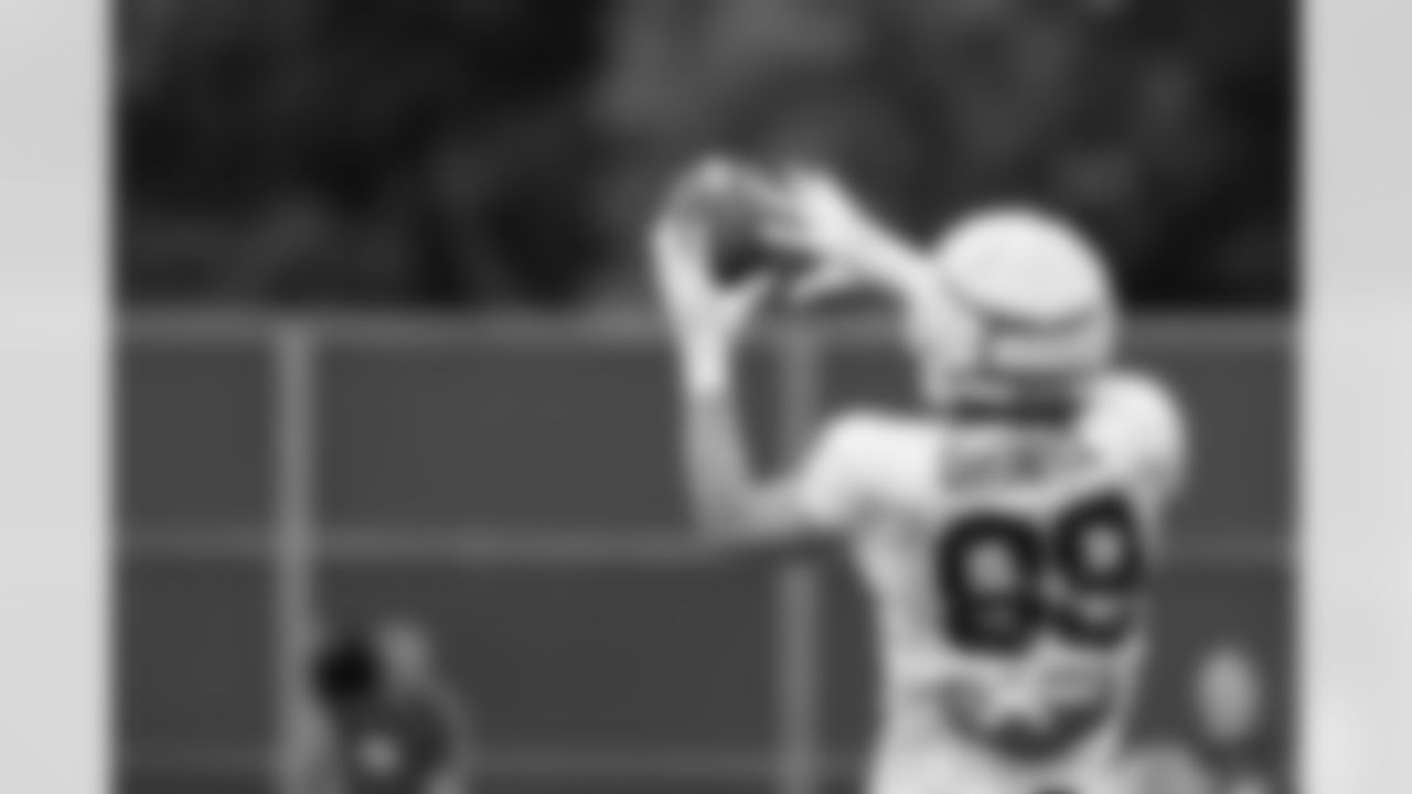 Stephen Gosnell (89). Buffalo Bills Training Camp, August 19, 2025 at Buffalo Bills Training Facility.