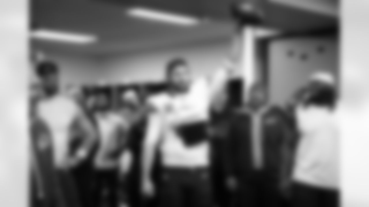 Pittsburgh Steelers vs Buffalo Bills, Regular Season, November 30, 2025 at Acrisure Stadium.