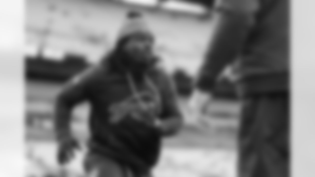 Pittsburgh Steelers vs Buffalo Bills, Regular Season, November 30, 2025 at Acrisure Stadium.