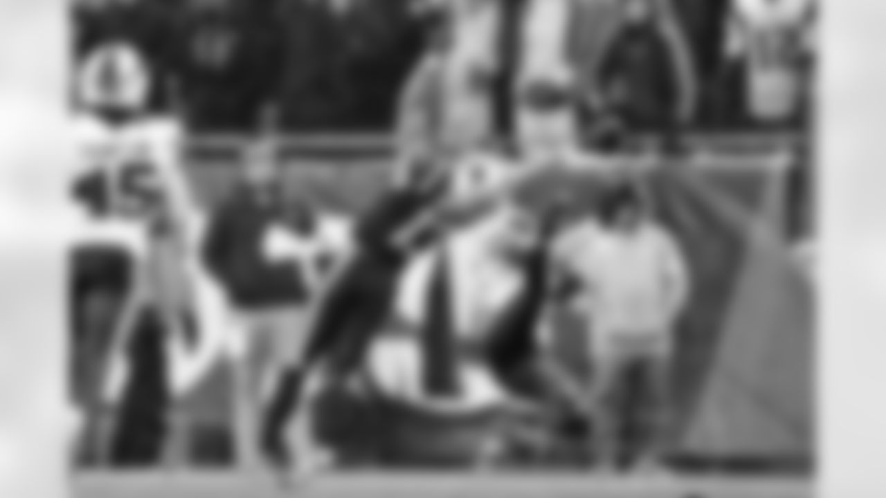 New England Patriots vs Buffalo Bills, Regular Season, December 14, 2025 at Gillette Stadium.