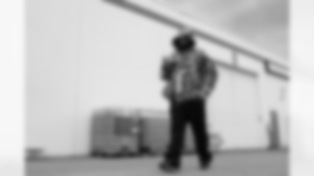 Jordan Phillips (52). Buffalo Bills travel to Carolina, October 25, 2025 at Buffalo Niagara International Airport.