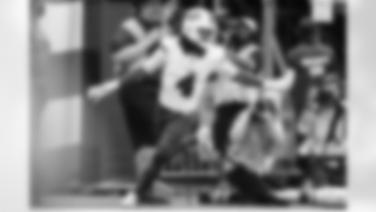 New York Jets vs Buffalo Bills, Regular Season, September 14, 2025 at Metlife Stadium.