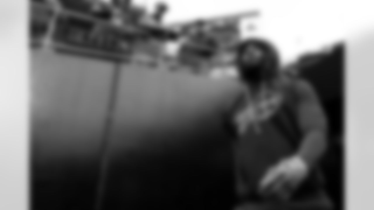 Pittsburgh Steelers vs Buffalo Bills, Regular Season, November 30, 2025 at Acrisure Stadium.