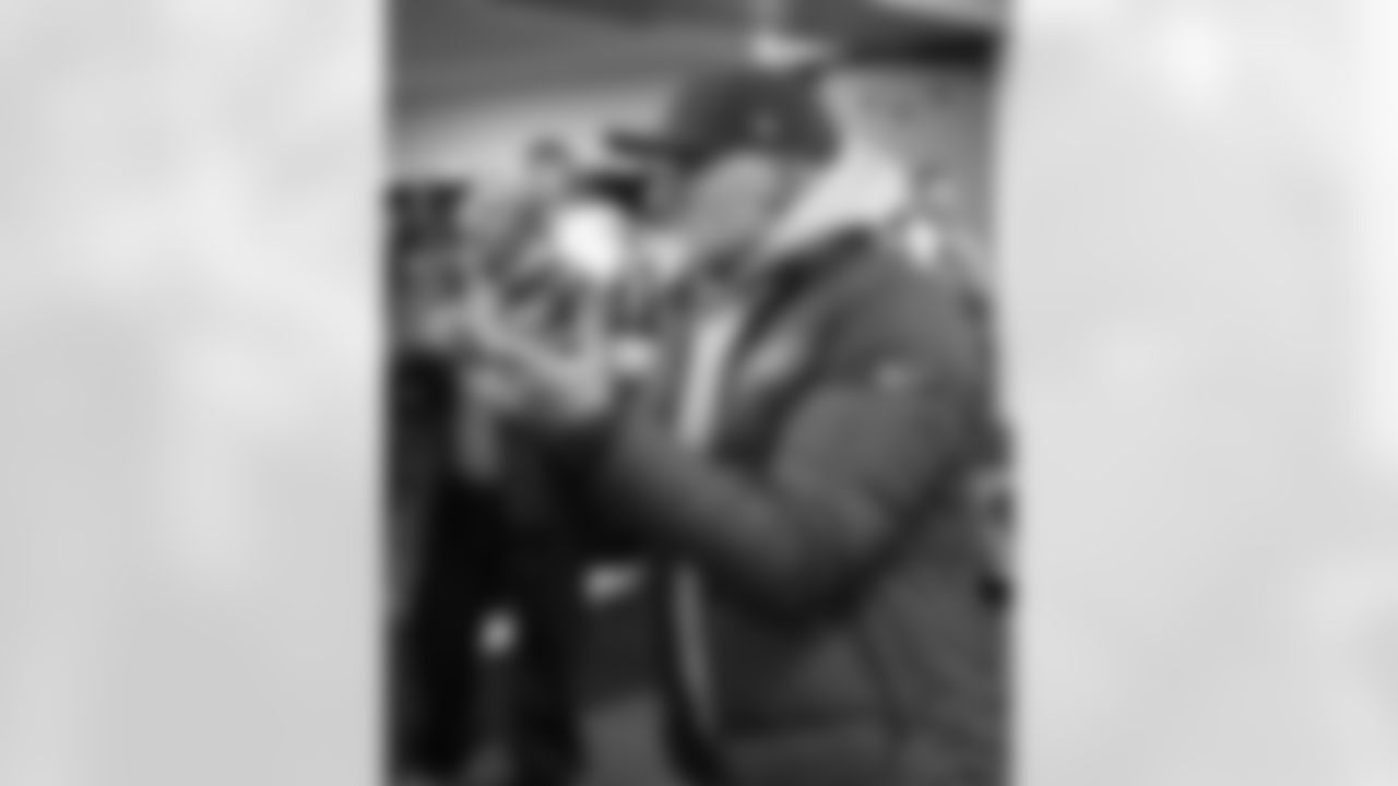 Pittsburgh Steelers vs Buffalo Bills, Regular Season, November 30, 2025 at Acrisure Stadium.