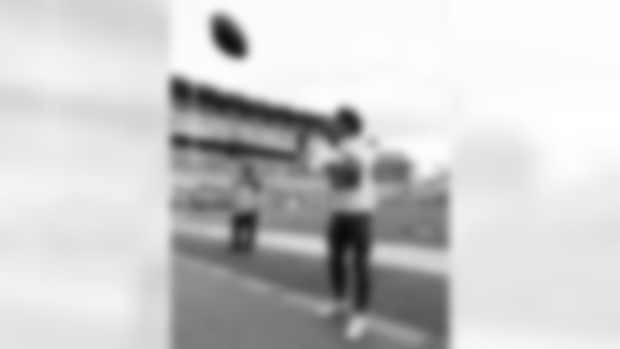 Pittsburgh Steelers vs Buffalo Bills, Regular Season, November 30, 2025 at Acrisure Stadium.