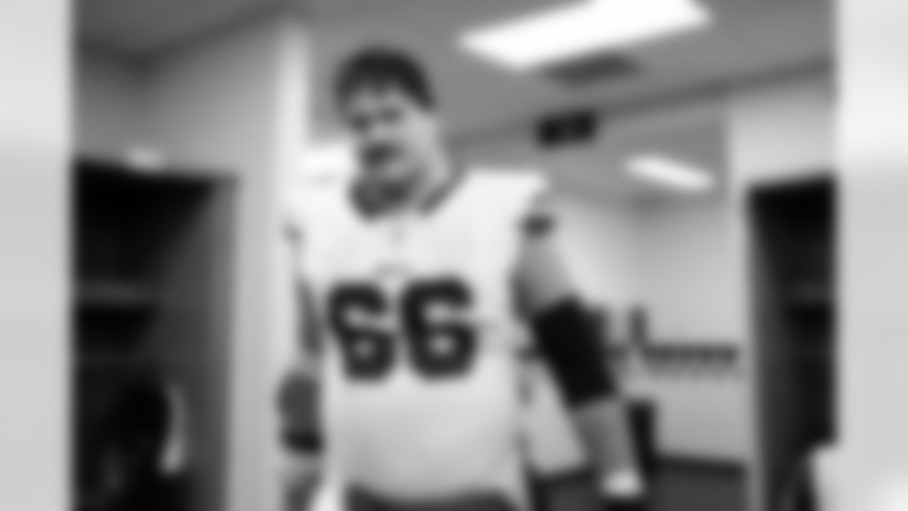 Pittsburgh Steelers vs Buffalo Bills, Regular Season, November 28, 2025 at Acrisure Stadium.