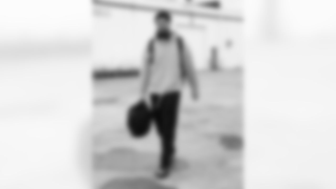 Keleki Latu (83). Buffalo Bills travel to Pittsburgh, November 29, 2025 at Buffalo Niagara International Airport.