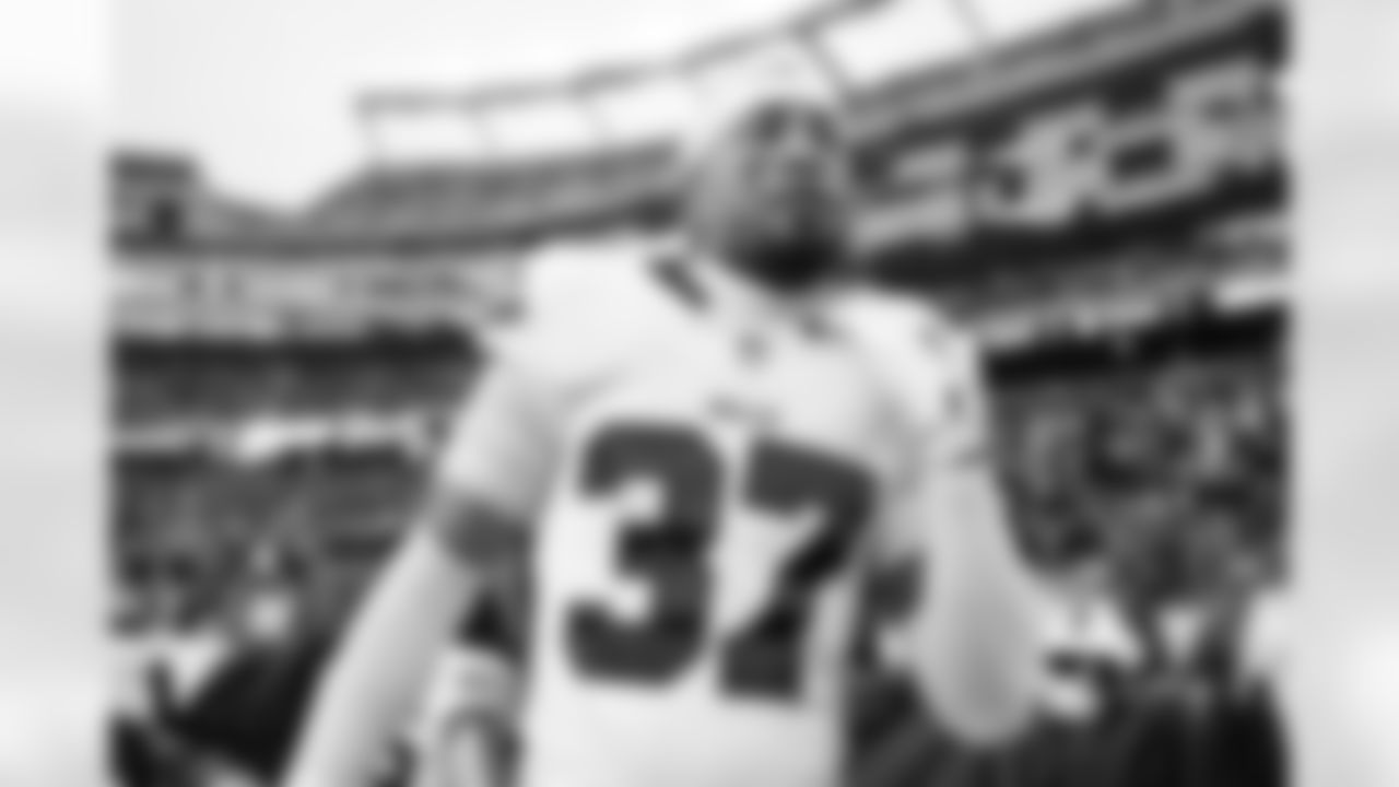 New England Patriots vs Buffalo Bills, Regular Season, December 14, 2025 at Gillette Stadium.