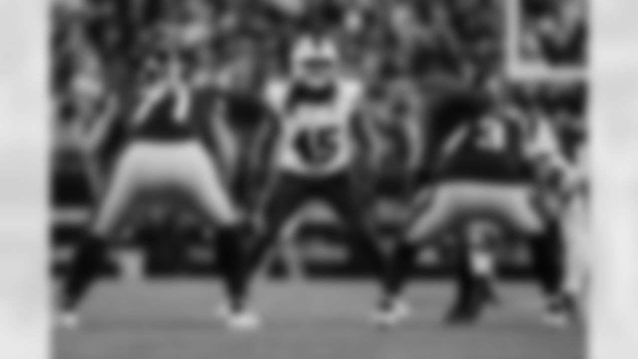 Pittsburgh Steelers vs Buffalo Bills, Regular Season, November 30, 2025 at Acrisure Stadium.