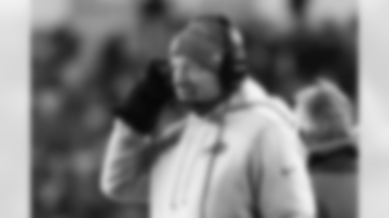 Pittsburgh Steelers vs Buffalo Bills, Regular Season, November 30, 2025 at Acrisure Stadium.