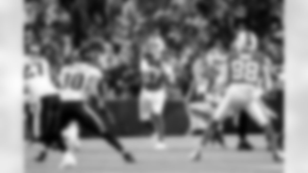 Buffalo Bills vs Philadelphia Eagles, Regular Season, December 28, 2025 at Highmark Stadium.