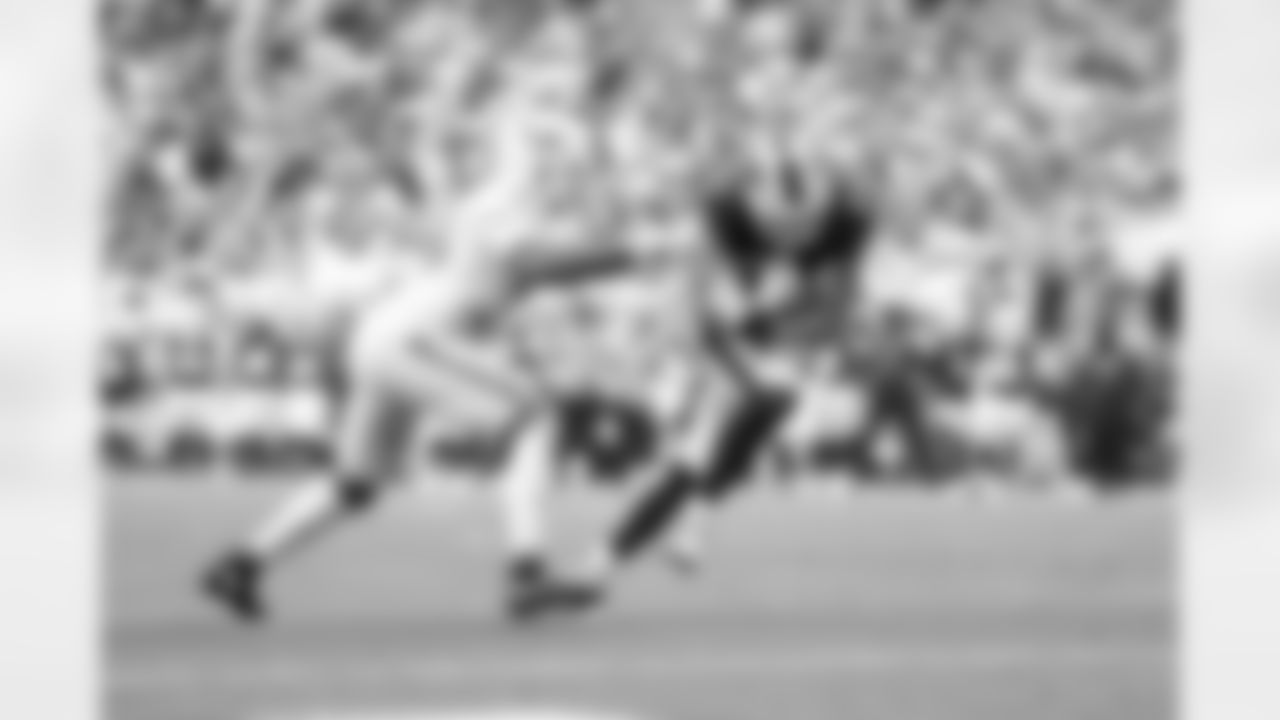 Miami Dolphins vs Buffalo Bills, Regular Season, November 09, 2025 at Hard Rock Stadium.