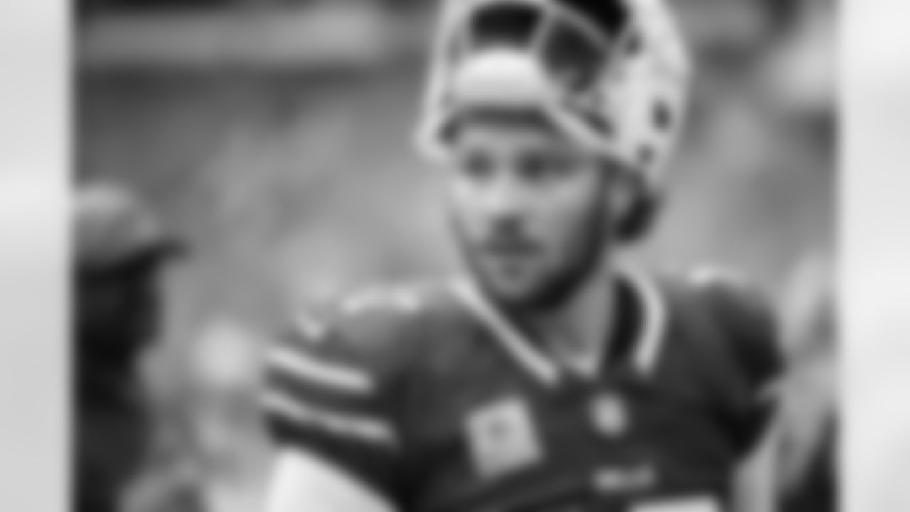 Miami Dolphins vs Buffalo Bills, Regular Season, November 09, 2025 at Hard Rock Stadium.