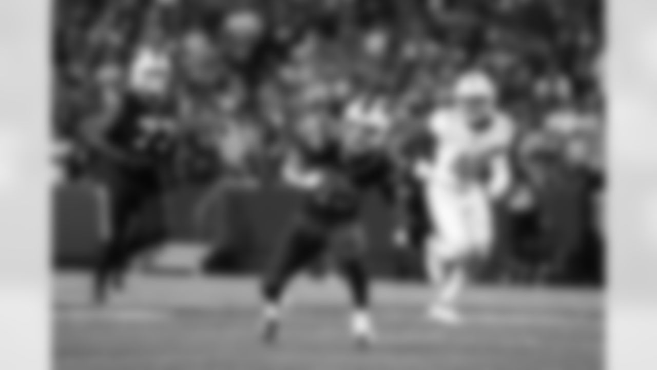 Buffalo Bills vs Miami Dolphins, Regular Season, September 18, 2025 at Highmark Stadium.