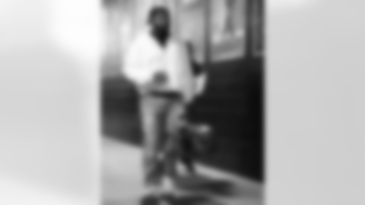 New England Patriots vs Buffalo Bills, Regular Season, December 14, 2025 at Gillette Stadium.