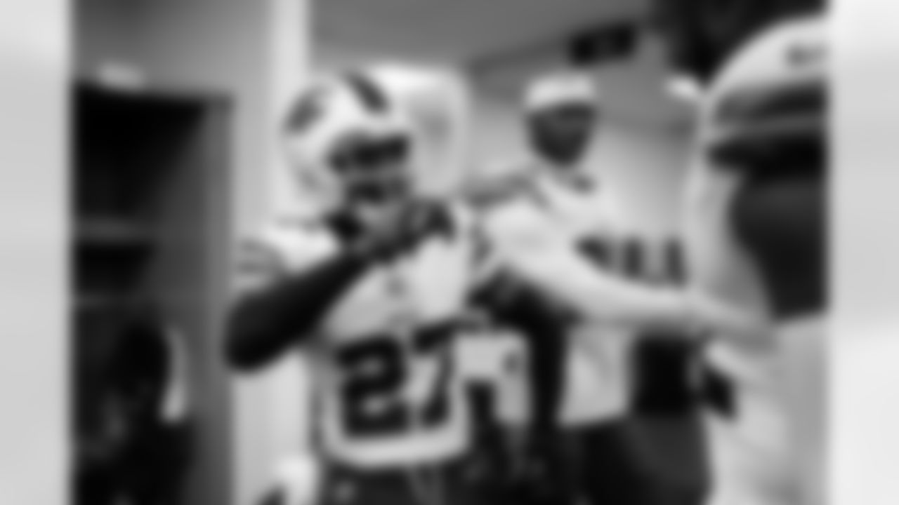 Pittsburgh Steelers vs Buffalo Bills, Regular Season, November 28, 2025 at Acrisure Stadium.