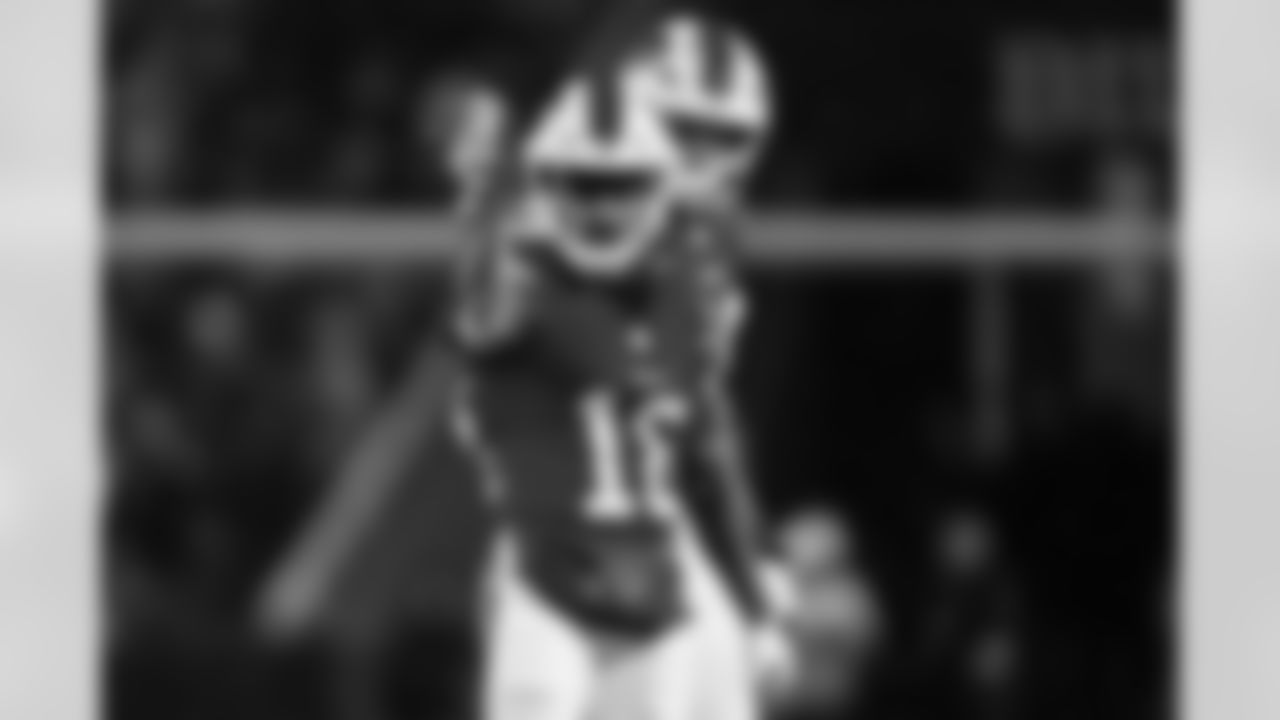 Buffalo Bills vs Philadelphia Eagles, Regular Season, December 28, 2025 at Highmark Stadium.