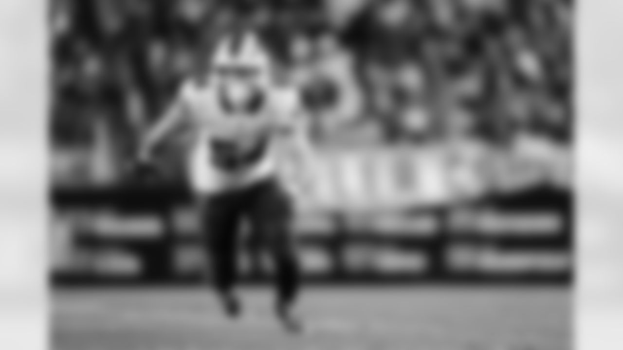 Pittsburgh Steelers vs Buffalo Bills, Regular Season, November 30, 2025 at Acrisure Stadium.