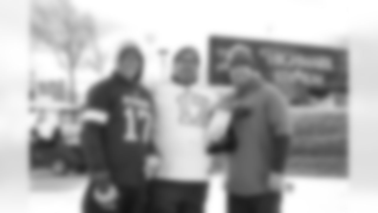 Buffalo Bills vs Tampa Bay Buccaneers, Regular Season, November 16, 2025 at Highmark Stadium.