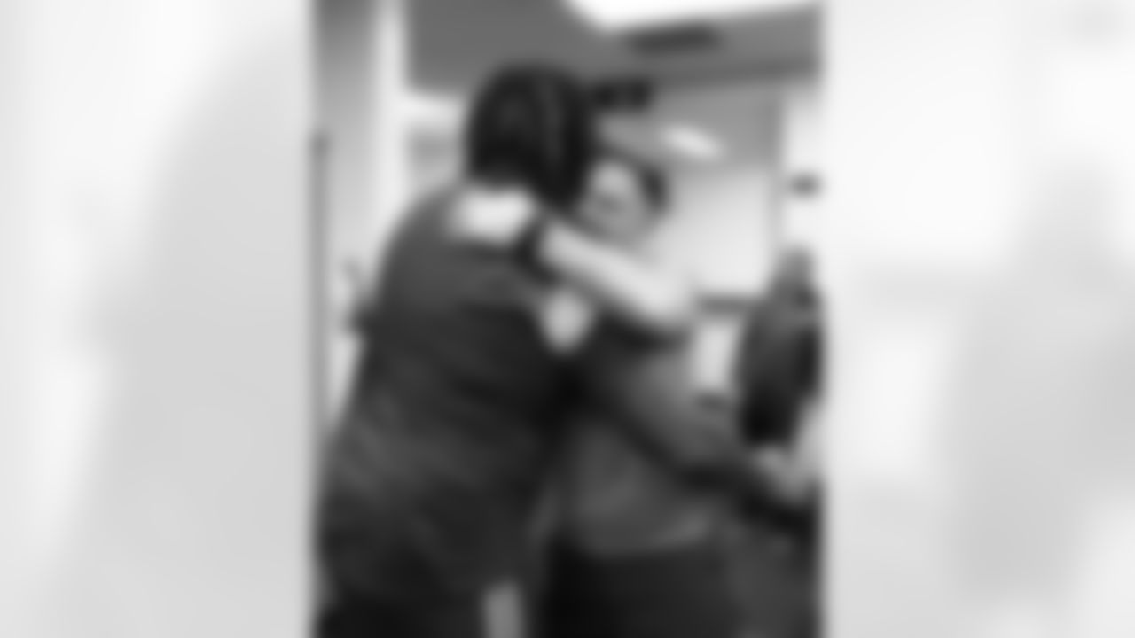 Pittsburgh Steelers vs Buffalo Bills, Regular Season, November 30, 2025 at Acrisure Stadium.