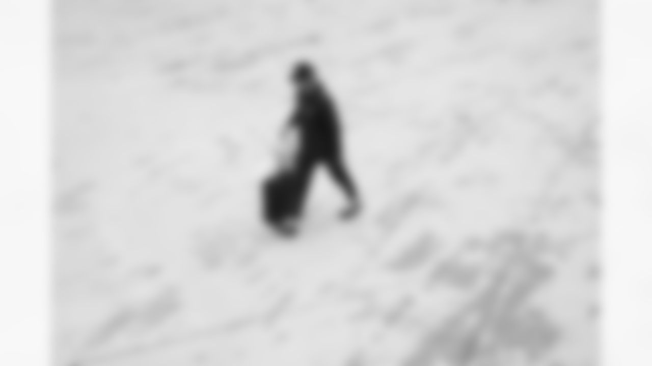 Terrel Bernard (8). Buffalo Bills travel to Cleveland, December 20, 2025 at Buffalo Niagara International Airport.