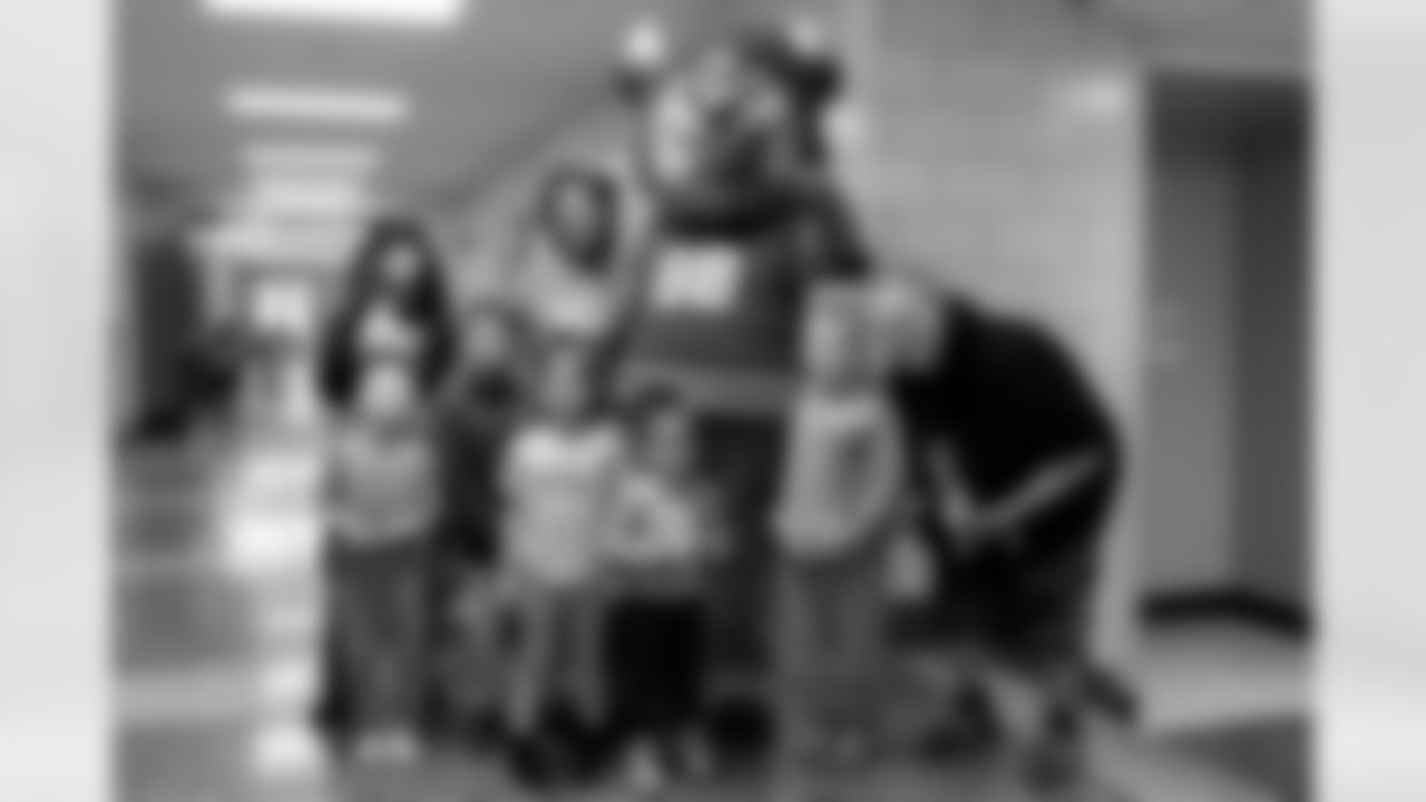 Free Mobile Food Markets, November 01, 2025 at #94 West Hertel Academy.