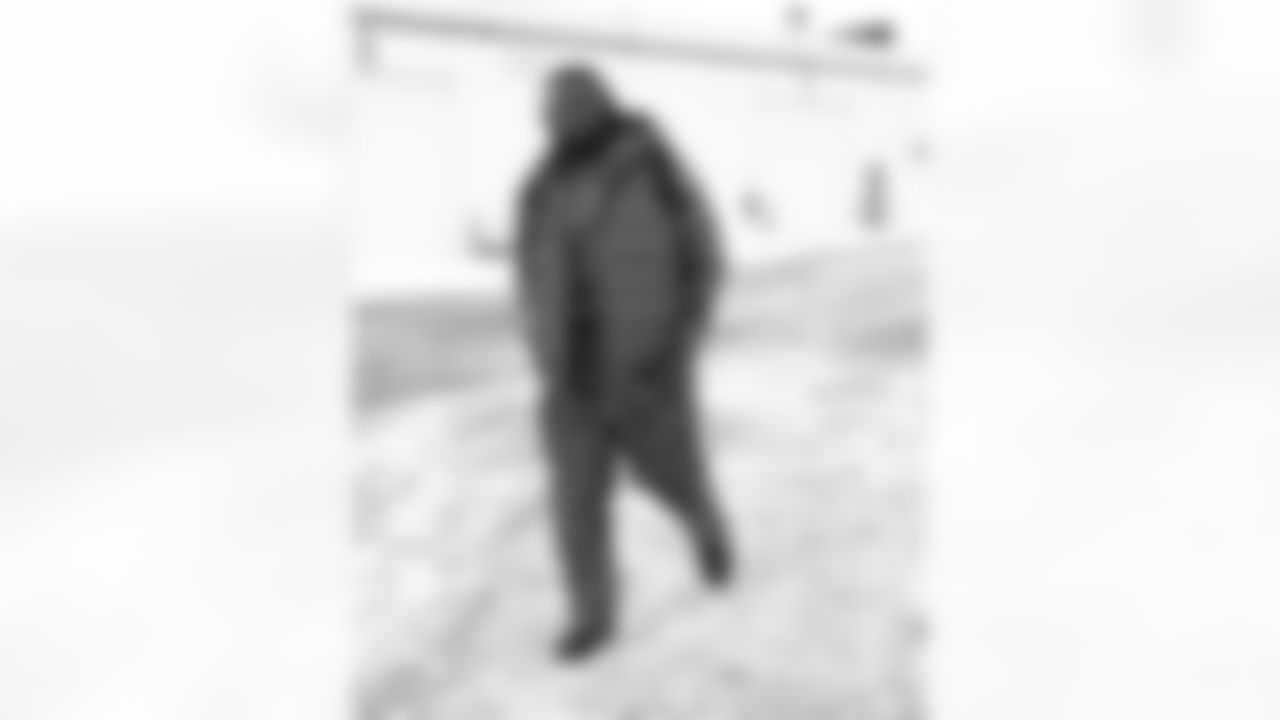 Phidarian Mathis (72). Buffalo Bills travel to Foxborough, December 13, 2025 at Buffalo Niagara International Airport.