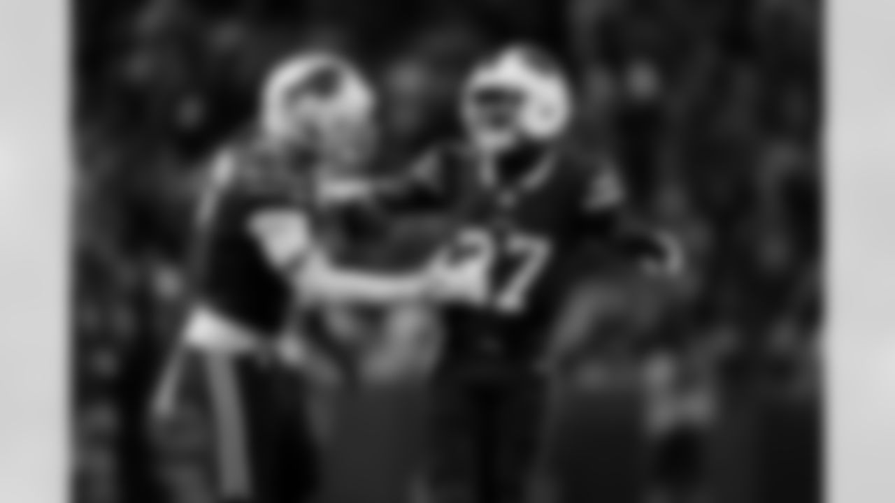 Buffalo Bills vs Miami Dolphins, Regular Season, September 18, 2025 at Highmark Stadium.