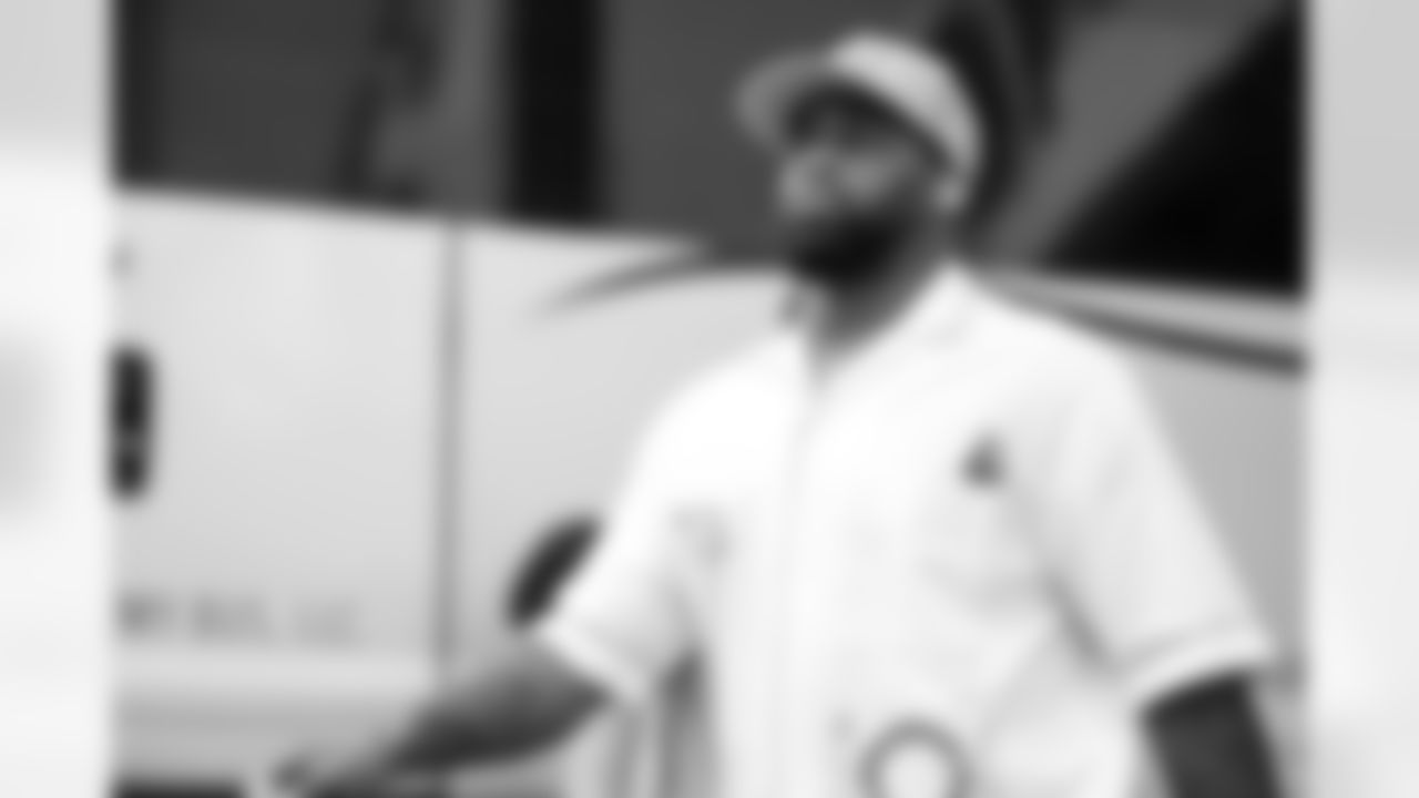 Miami Dolphins vs Buffalo Bills, Regular Season, November 09, 2025 at Hard Rock Stadium.