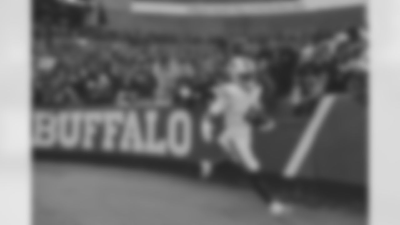 Buffalo Bills vs Tampa Bay Buccaneers, Regular Season, November 17, 2025 at Highmark Stadium.