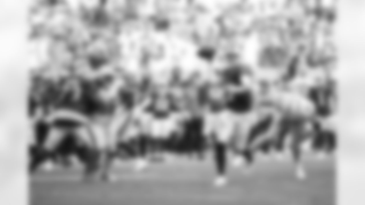 Miami Dolphins vs Buffalo Bills, Regular Season, November 09, 2025 at Hard Rock Stadium.