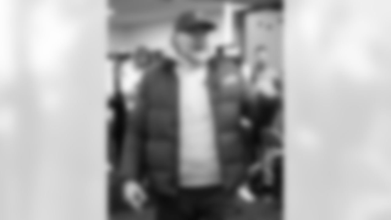 Pittsburgh Steelers vs Buffalo Bills, Regular Season, November 30, 2025 at Acrisure Stadium.