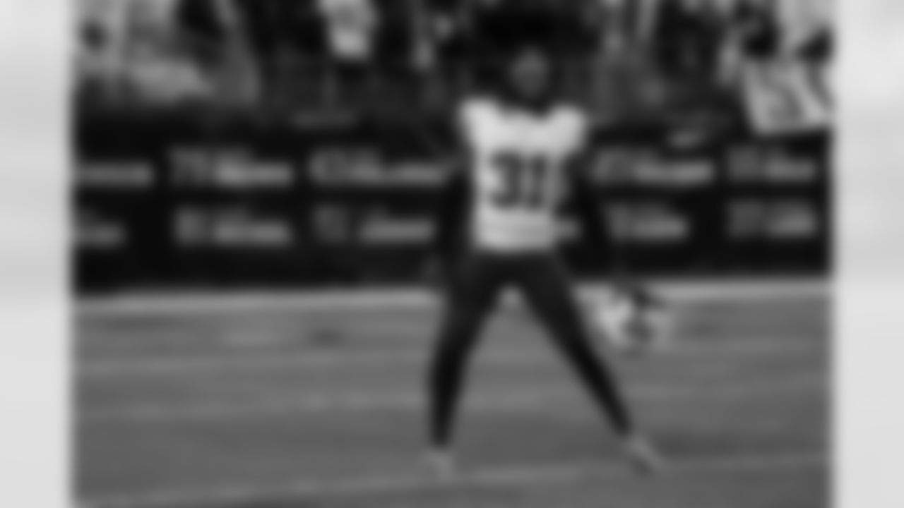 Pittsburgh Steelers vs Buffalo Bills, Regular Season, November 30, 2025 at Acrisure Stadium.