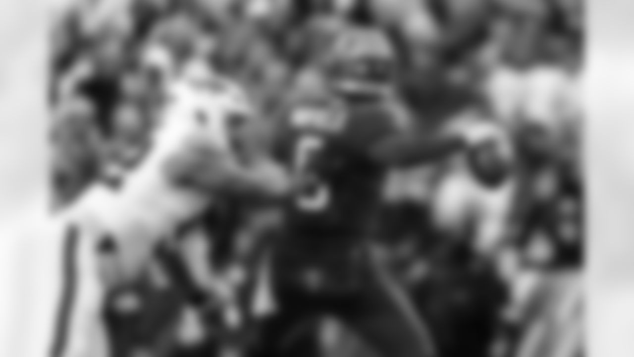 Buffalo Bills vs Tampa Bay Buccaneers, Regular Season, November 16, 2025 at Highmark Stadium.