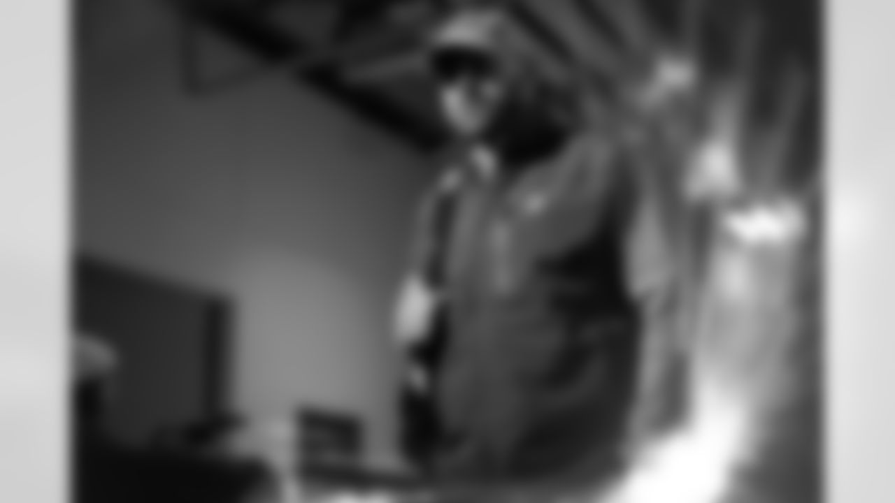 Pittsburgh Steelers vs Buffalo Bills, Regular Season, November 30, 2025 at Acrisure Stadium.