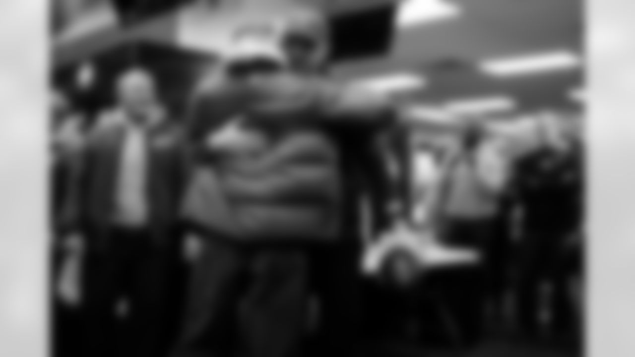 Pittsburgh Steelers vs Buffalo Bills, Regular Season, November 28, 2025 at Acrisure Stadium.