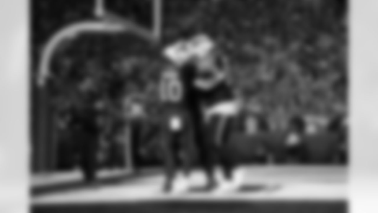 Buffalo Bills vs Miami Dolphins, Regular Season, September 18, 2025 at Highmark Stadium.