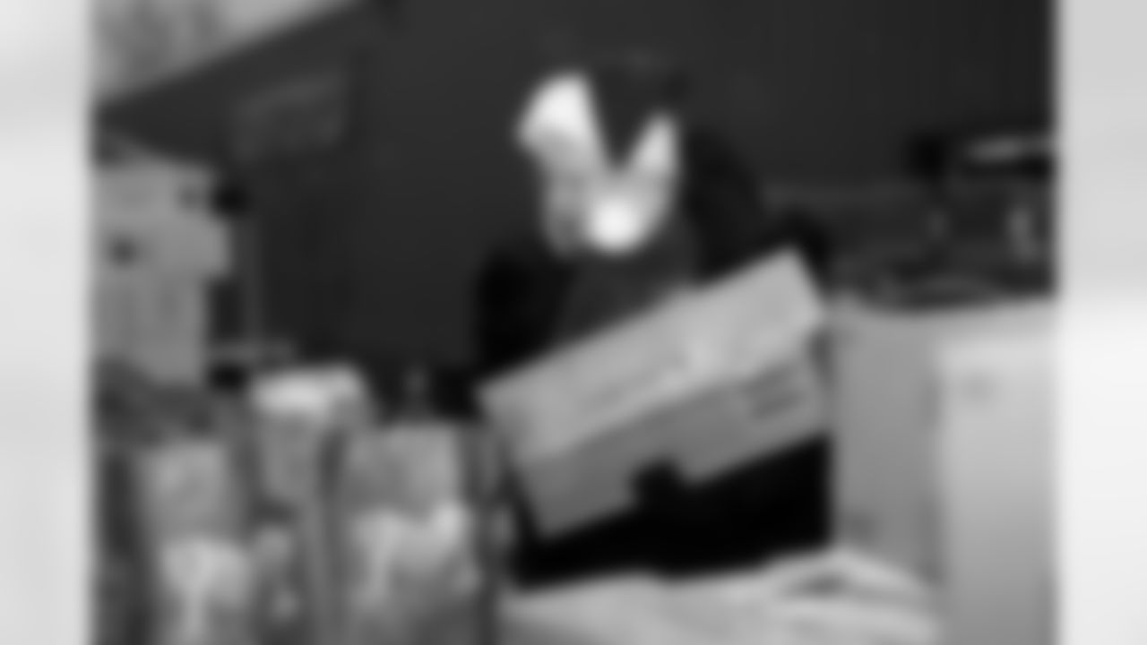 Dion's Dreamers Food Giveaway, December 09, 2025 at the Salvation Army.