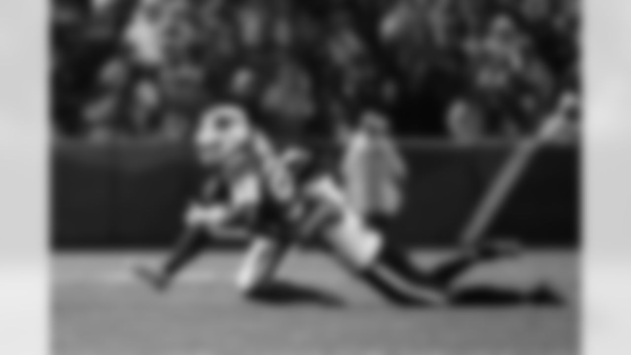 Buffalo Bills vs Philadelphia Eagles, Regular Season, December 28, 2025 at Highmark Stadium.