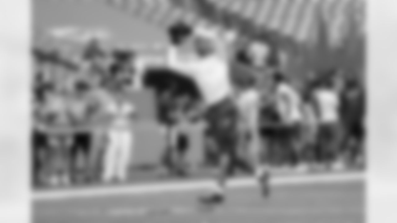 Miami Dolphins vs Buffalo Bills, Regular Season, November 09, 2025 at Hard Rock Stadium.