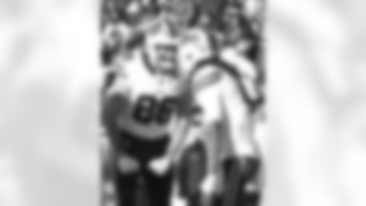 Cleveland Browns vs Buffalo Bills, Regular Season, December 21, 2025 at Huntington Bank Field.