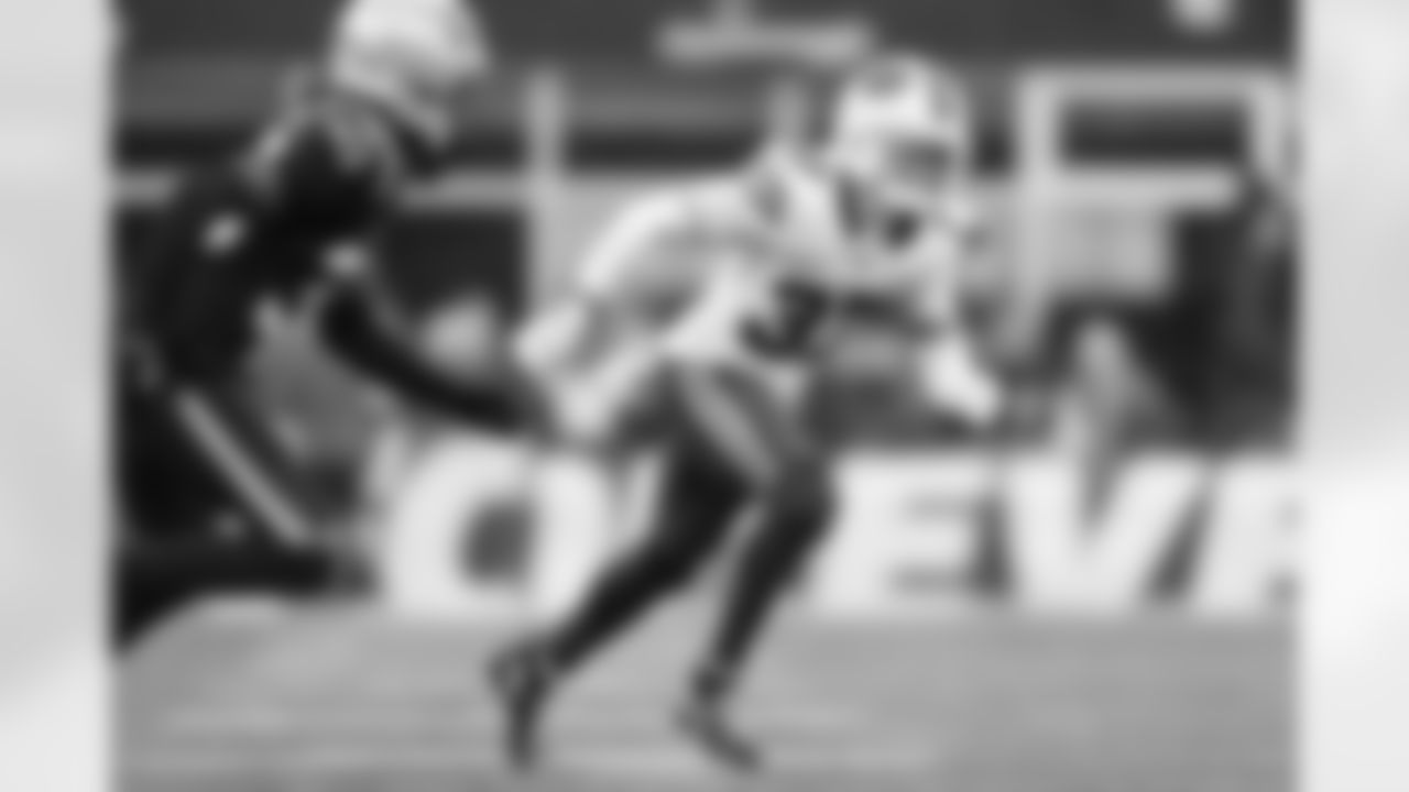 New England Patriots vs Buffalo Bills, Regular Season, December 14, 2025 at Gillette Stadium.