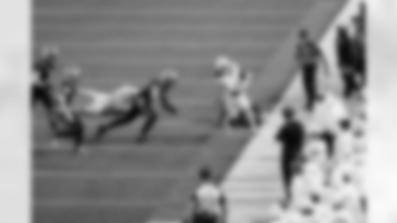 Buffalo Bills vs New England Patriots, Regular Season, October 05, 2025 at Highmark Stadium.