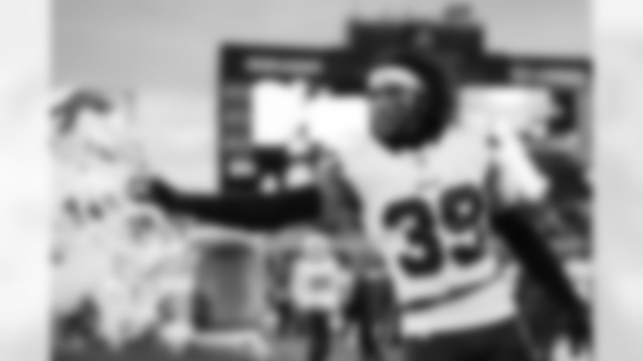 Cam Lewis (39). Pittsburgh Steelers vs Buffalo Bills, Regular Season, November 30, 2025 at Acrisure Stadium.