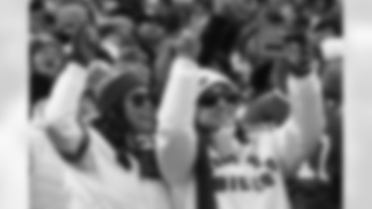 Buffalo Bills vs Tampa Bay Buccaneers, Regular Season, November 16, 2025 at Highmark Stadium.