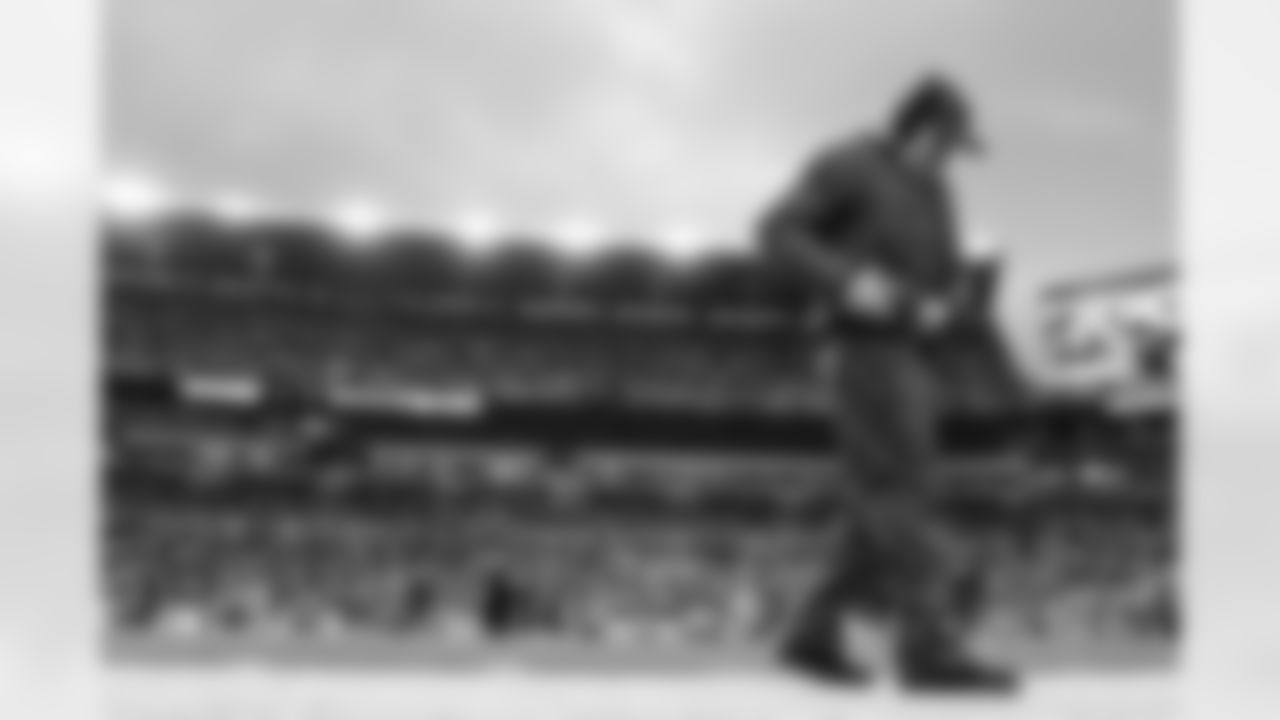 Pittsburgh Steelers vs Buffalo Bills, Regular Season, November 30, 2025 at Acrisure Stadium.