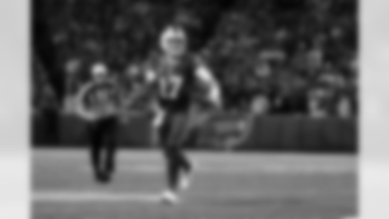 Buffalo Bills vs Miami Dolphins, Regular Season, September 18, 2025 at Highmark Stadium.