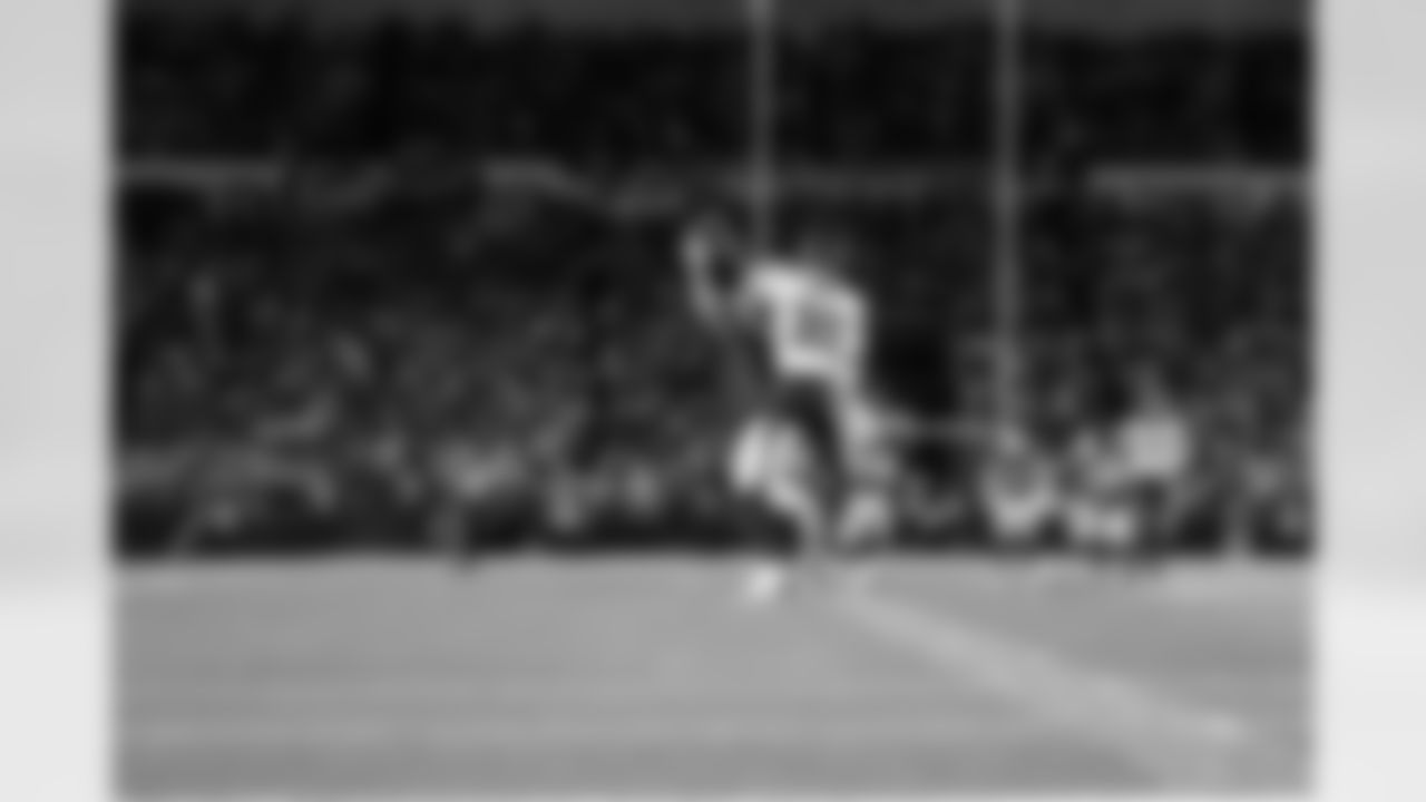 Buffalo Bills vs Philadelphia Eagles, Regular Season, December 28, 2025 at Highmark Stadium.